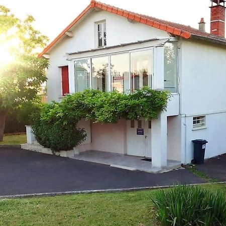 Gite Pavillon Kifadonfe 3 Ch Avec Cour Et Jardin Clos Villa Saint-Germain-Lembron Exteriör bild