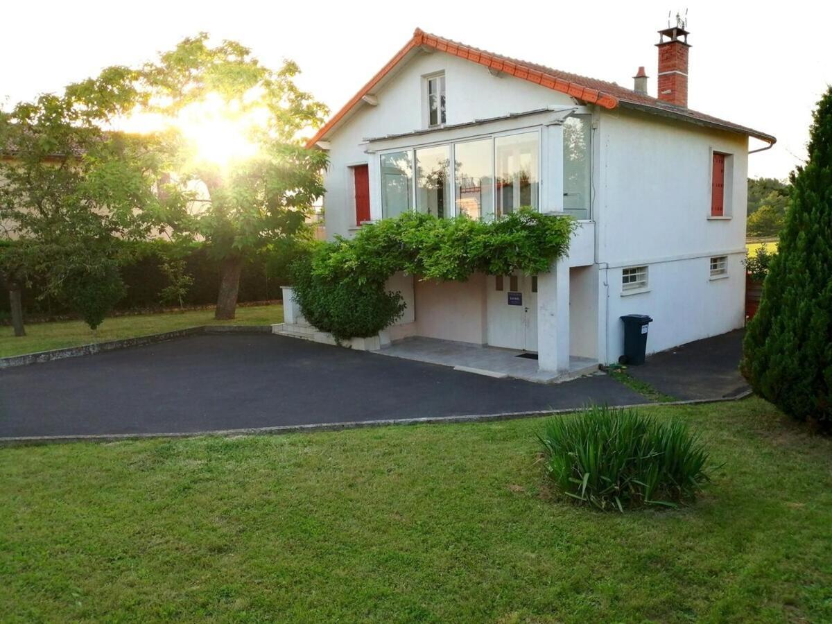 Gite Pavillon Kifadonfe 3 Ch Avec Cour Et Jardin Clos Villa Saint-Germain-Lembron Exteriör bild